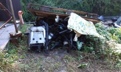 Deposito abusivo di vecchie moto, 5 denunciati