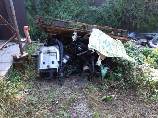 Deposito abusivo di vecchie moto, 5 denunciati