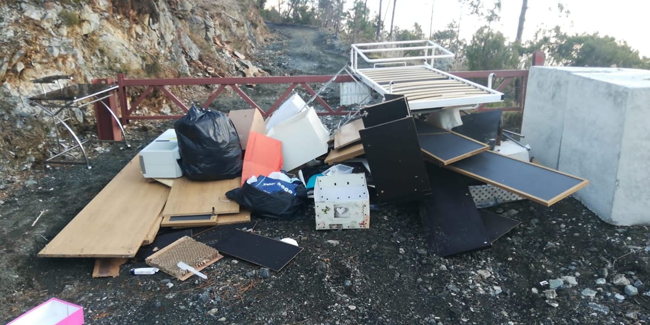 Rifiuti abbandonati, trovati i colpevoli