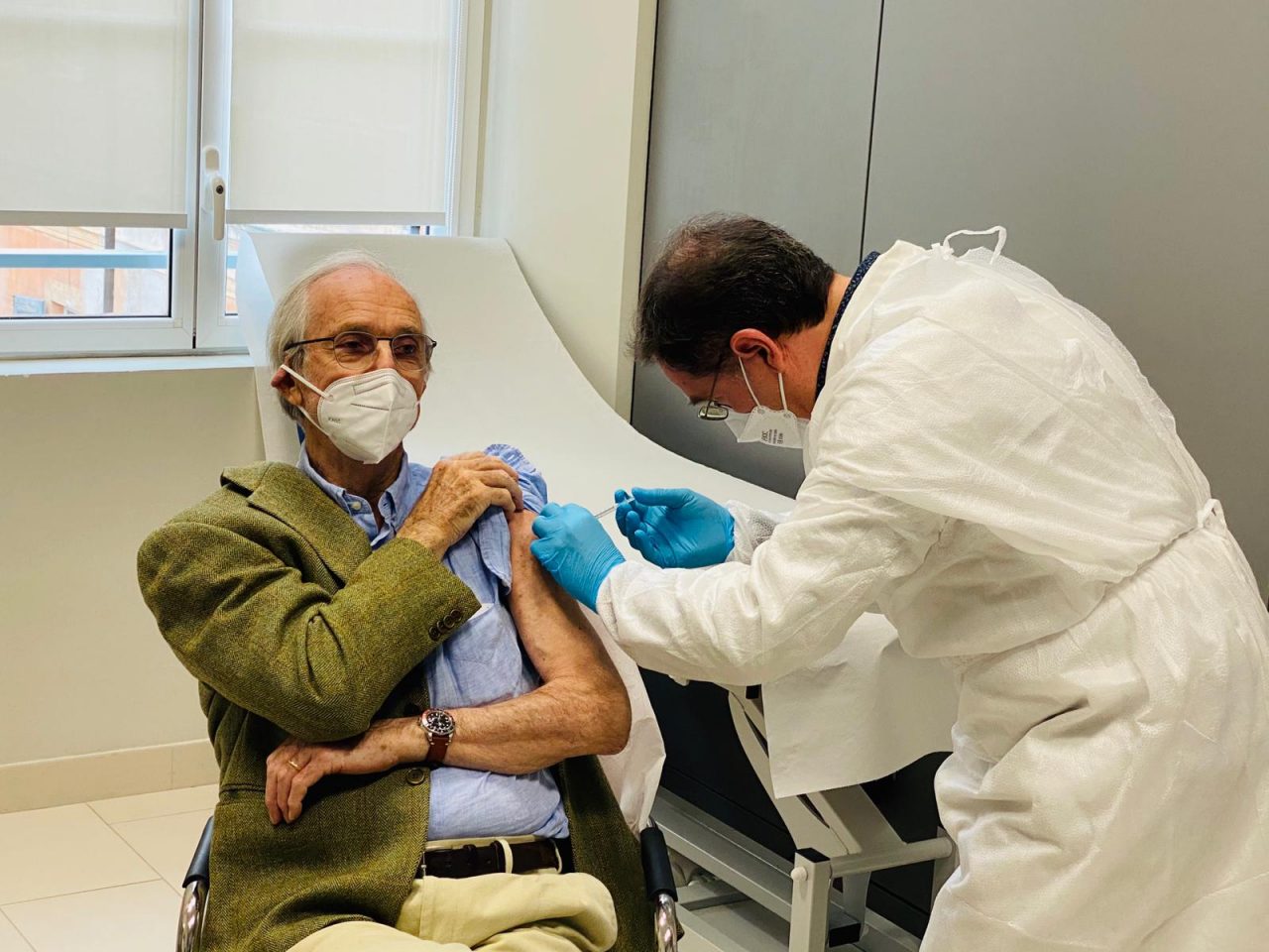 Covid, via in Liguria al Silver Vaccine Day