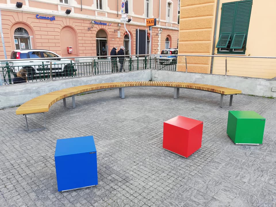 Gli alunni studiano in terrazza