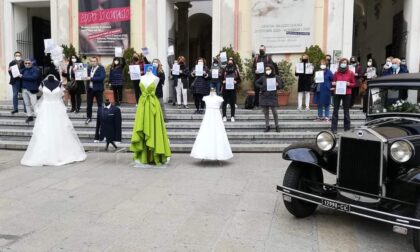 La protesta in piazza del mondo dei matrimoni