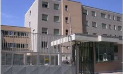 Scoperti in carcere a Sanremo 4 micro telefoni cellulari nascosti in un pacco di zucchero