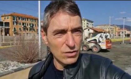 Iniziati i lavori di rimozione della sabbia in passeggiata mare a Lavagna