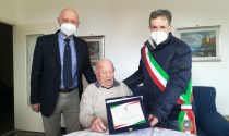 Consegnata targa all'ex partigiano Gildo Garaventa per i suoi 95 anni