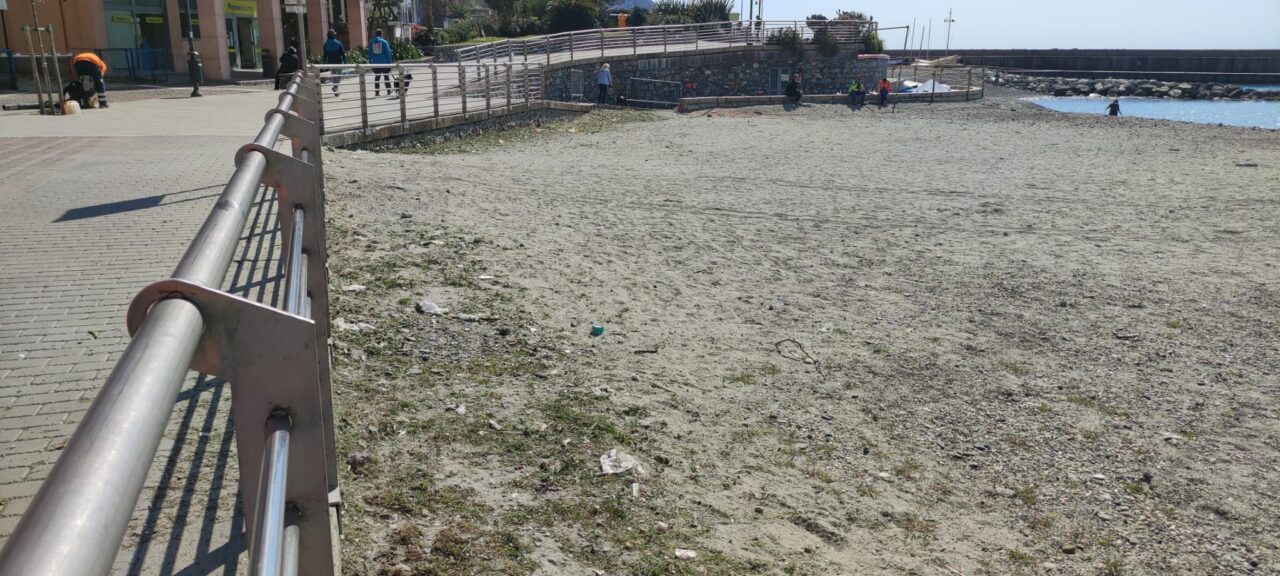Recco: verso la conclusione i lavori di pulizia delle spiagge libere