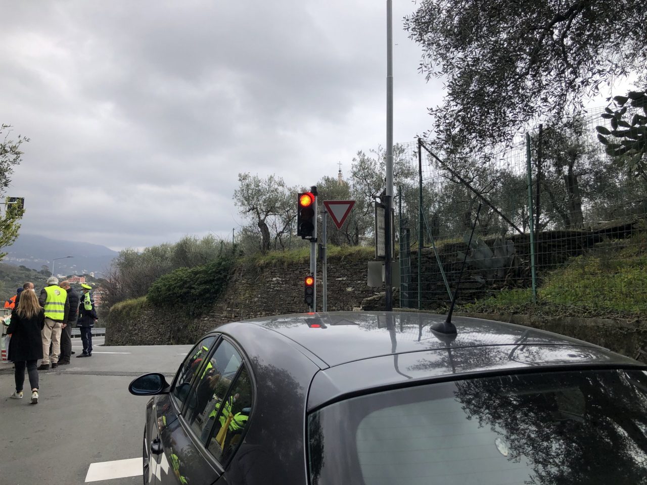 Messa in sicurezza della curva di Bacezza. In funzione l’impianto semaforico a chiamata