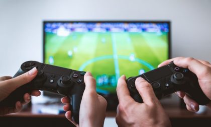Undici minorenni genovesi giocavano alla play station durante lezione in Dad, multati dopo denuncia dei vicini
