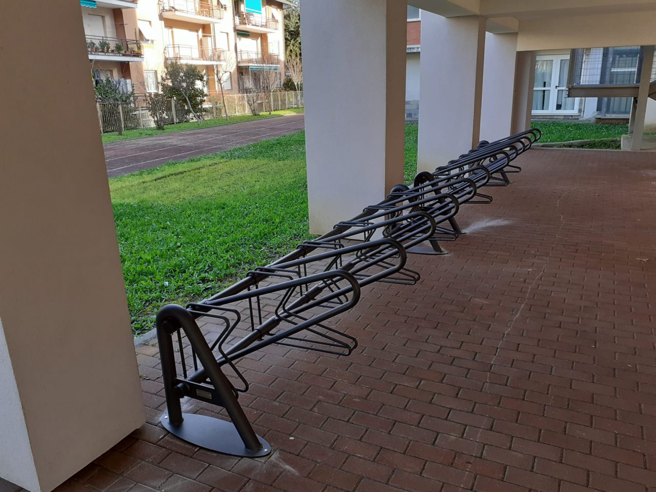 Due nuove rastrelliere portabici