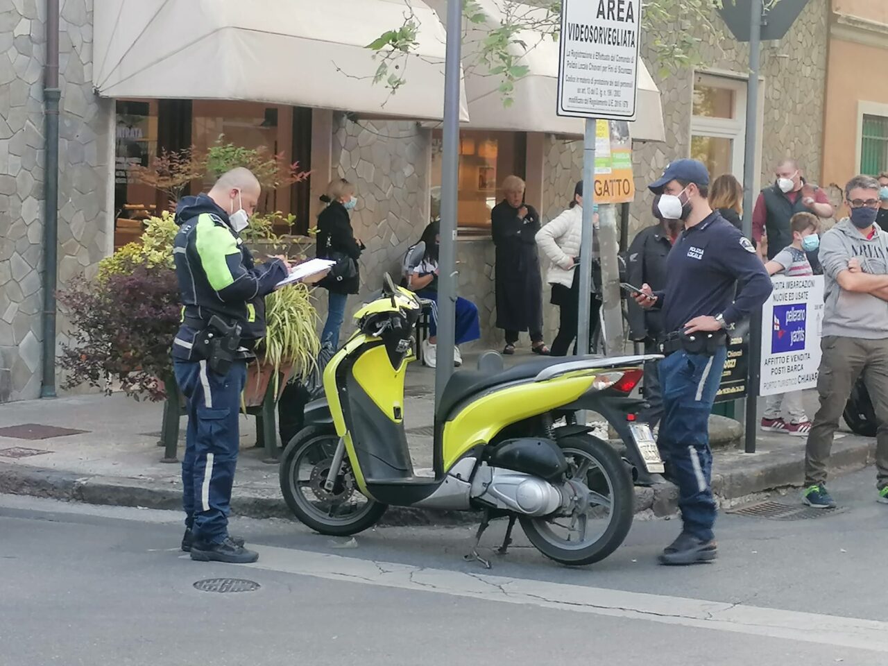 Scontro tra due scooter a Chiavari
