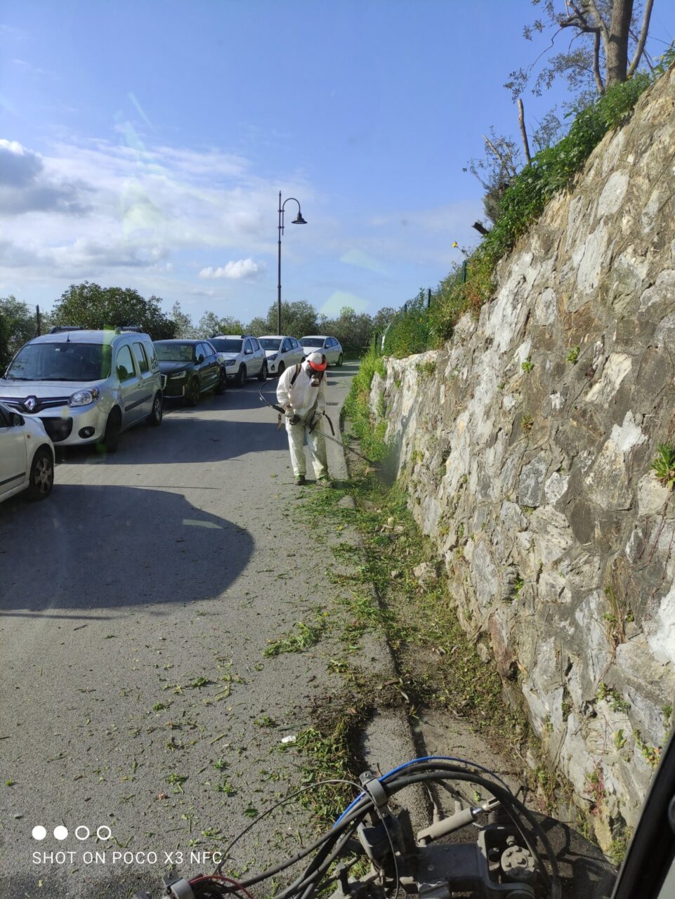 Forti piogge, operazione di pulizia di caditoie e cunette nei punti più a rischio