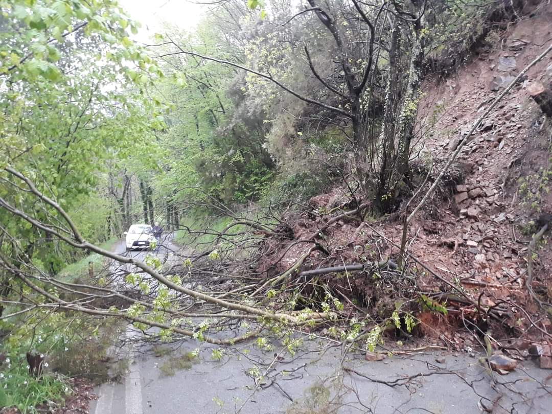 Frana sulla strada provinciale 42 di Romaggi