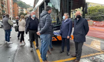 Recco, viaggio di prova dell'autobus da 18 metri sulla linea Genova - Recco