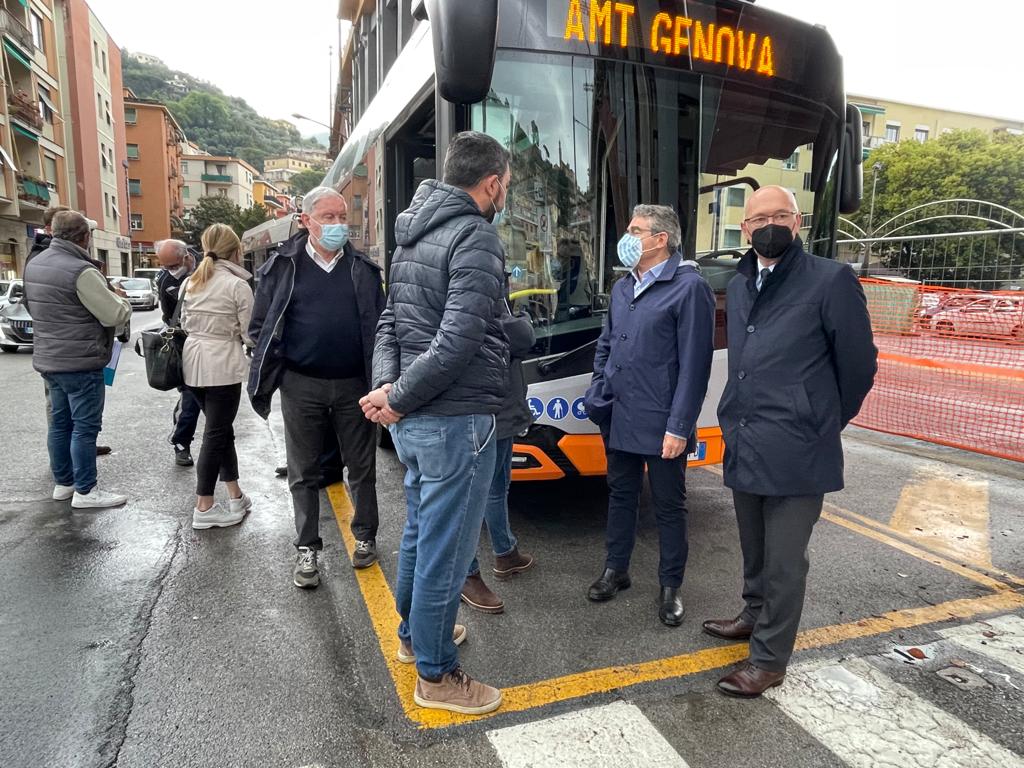 Recco, viaggio di prova dell’autobus da 18 metri sulla linea Genova – Recco