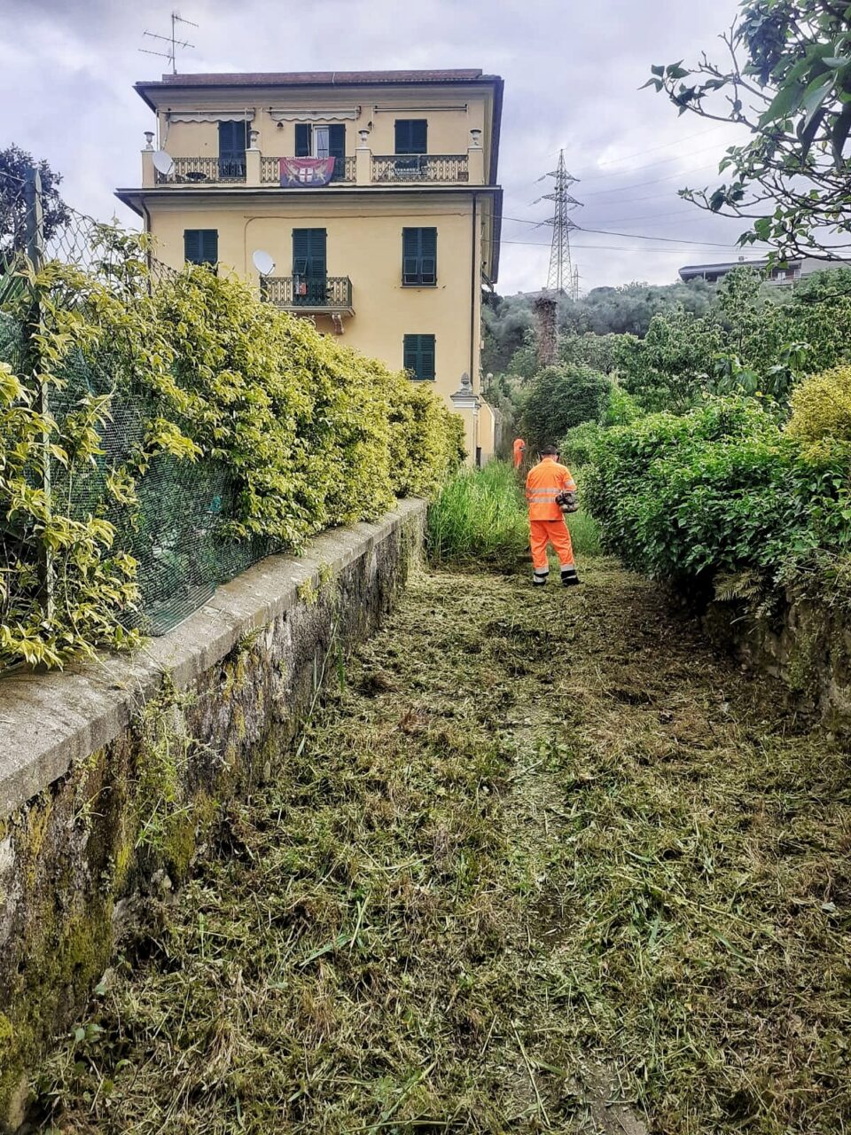 Salita San Rocco ripulita dai detenuti