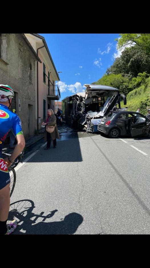 Gravissimo incidente a Prato Officioso. Ambulanze anche da Riva Trigoso