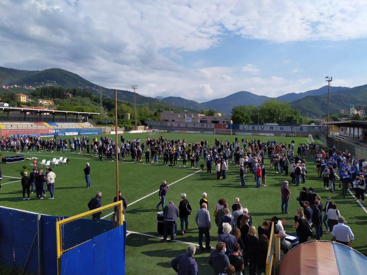 Centinaia di persone per salutare Stefano Picardo