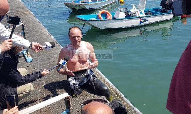 Salvatore Cimmino vittorioso a Sanremo per la sua prima tappa del Giro d’Italia a nuoto