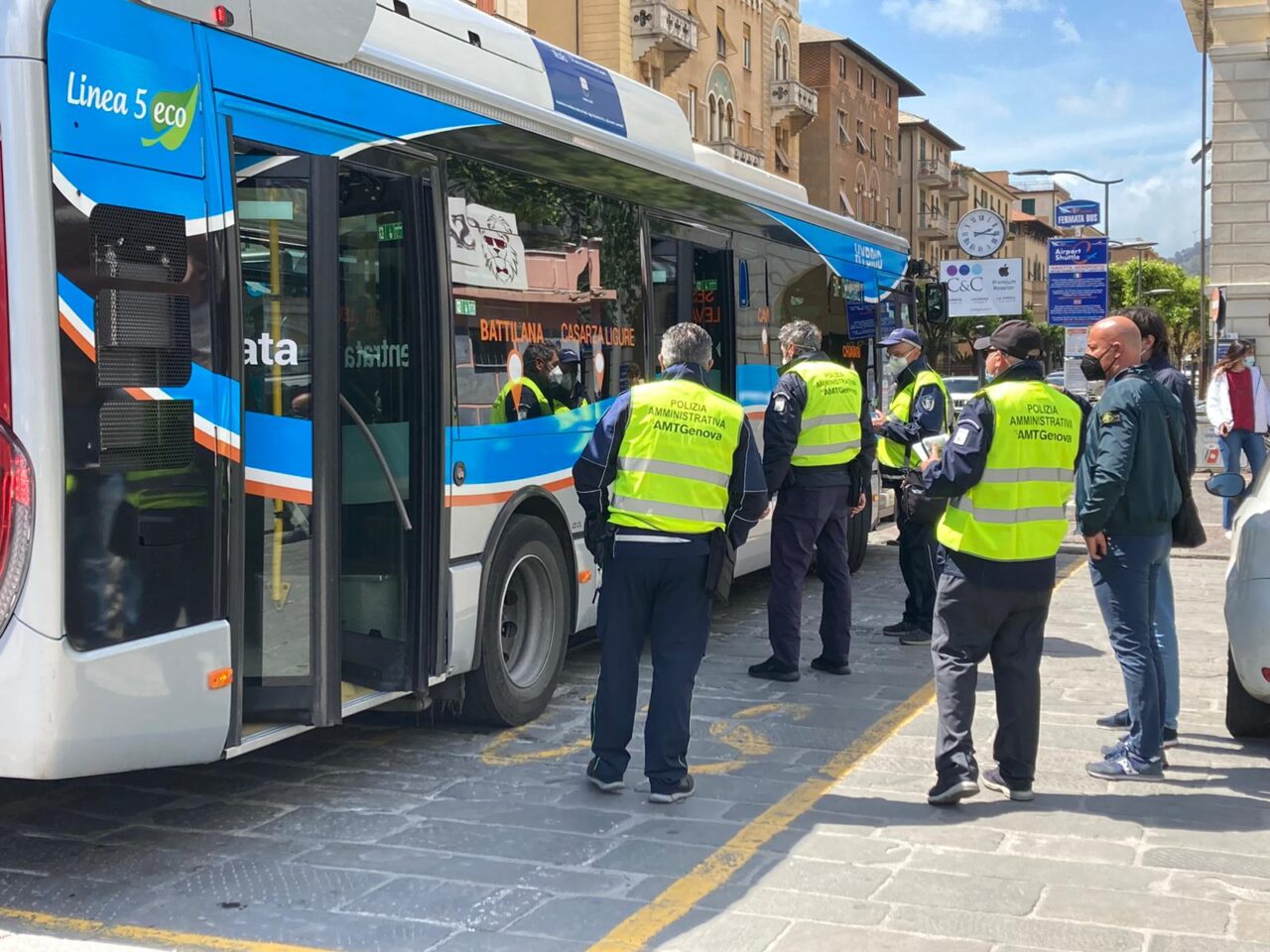 Controlli a tappeto sugli autobus contro i “furbetti del biglietto”
