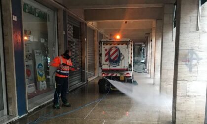 Recco, in corso il lavaggio intensivo di marciapiedi e porticati