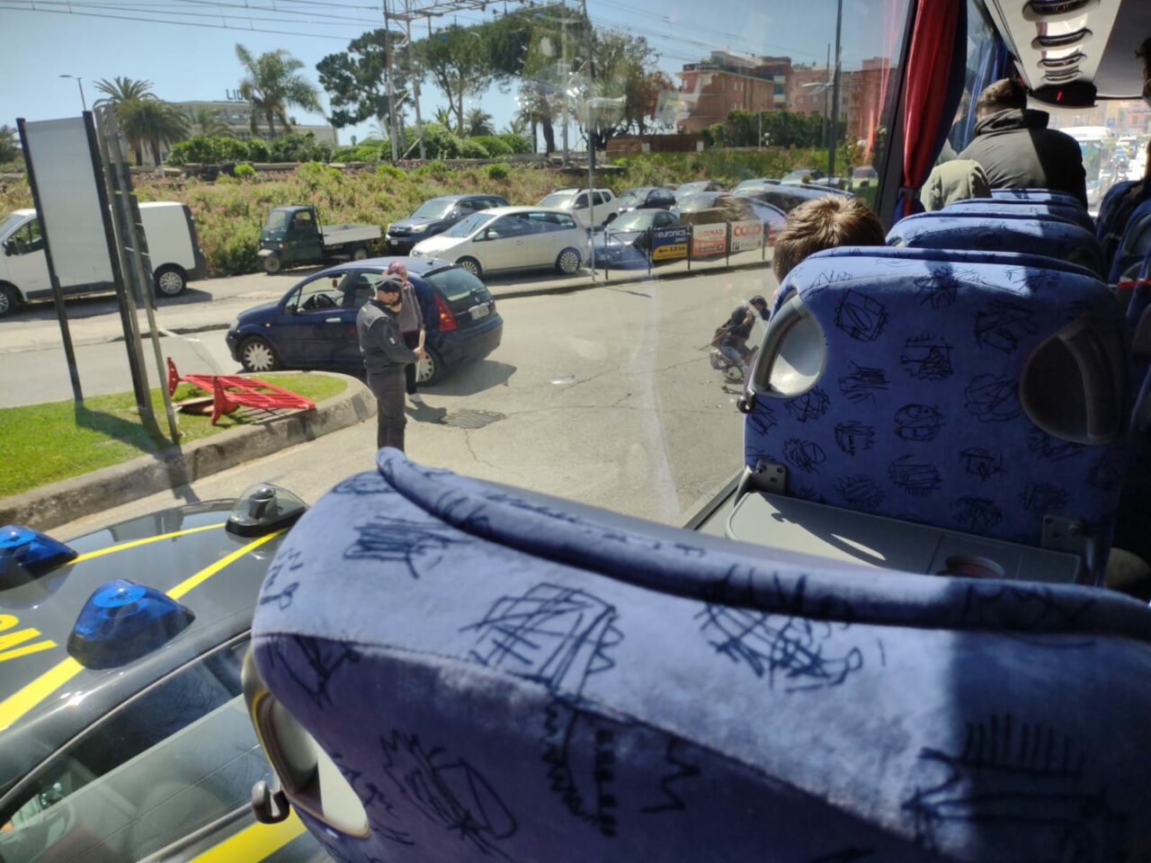 Motorino contro auto, ferite due donne