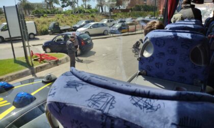Motorino contro auto, ferite due donne
