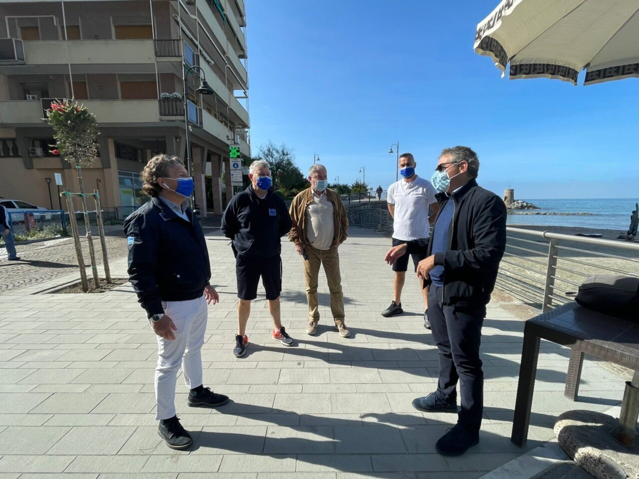 Primo weekend in spiaggia con gli steward a contingentare gli ingressi