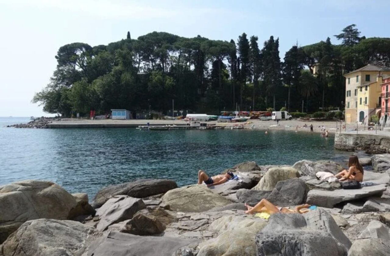Tracce di amianto in spiaggia: divieto di accesso