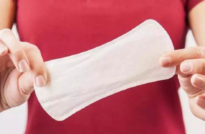Ritorna al 10% l’IVA sugli assorbenti femminili, COOP e Onde Rosa rilanciano la petizione