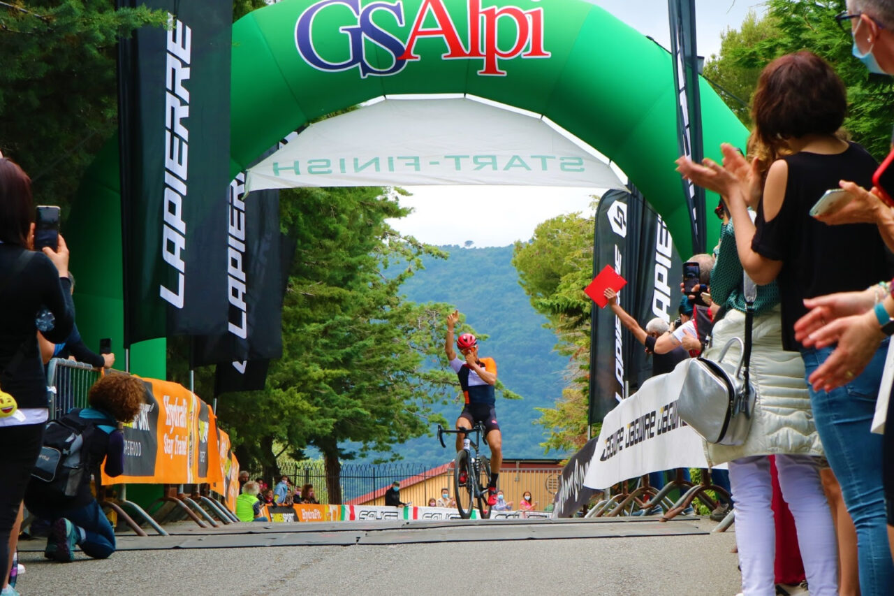 Laigueglia, alla Gran Fondo trionfa Eddy Raphael