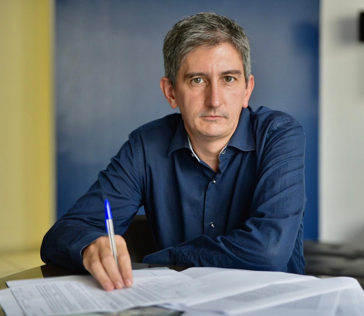 Oggi esce “Il grande Hans ” di Daniele Grillo. Un invito a rialzarci. Più deboli e disincantati, ma ricchi di umanità