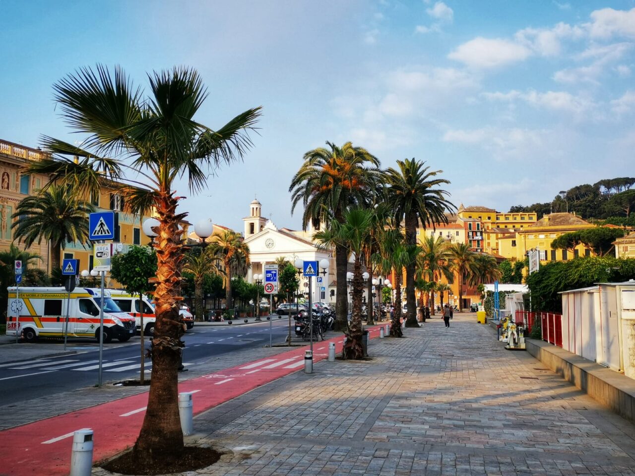 Sestri Levante, conclusa la piantumazione delle 18 nuove alberature sul lungomare