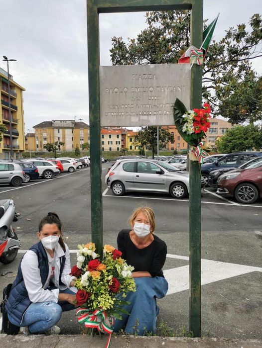 Lavagna, dal Comune rimessi i fiori alla targa dedicata a Taviani