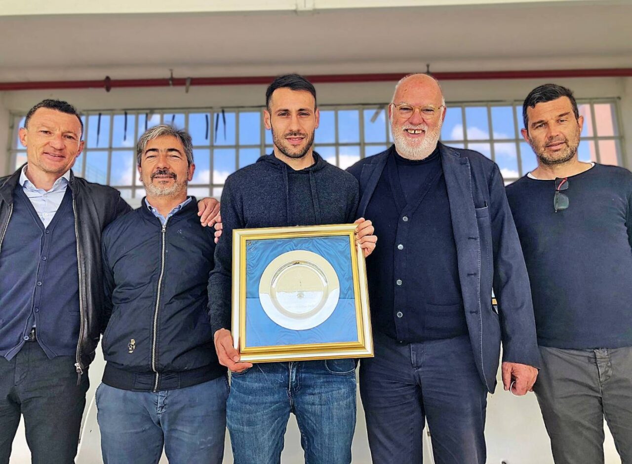 Il presidente Gozzi premia Mancosu: “Grazie per questi anni passati insieme”