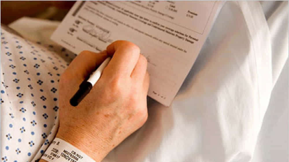 Dona la sua villa alla vicina di casa e oltre 4 milioni alla sanità