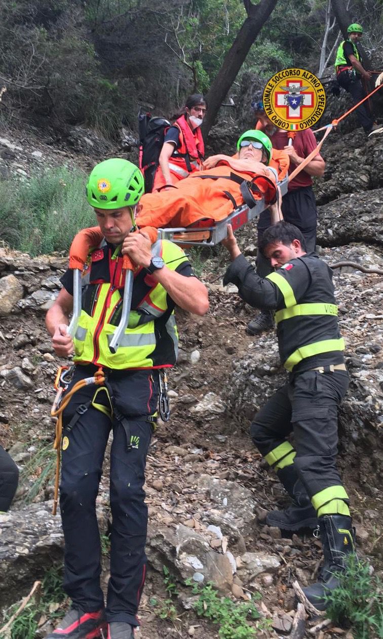 Si ferisce sul monte di Portofino, l’intervento