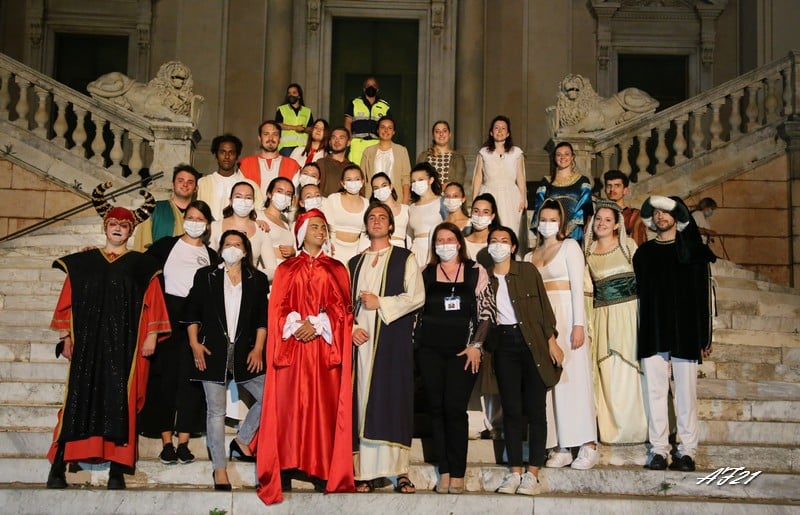 Foto del cast al completo più Linda e Luisella Botto