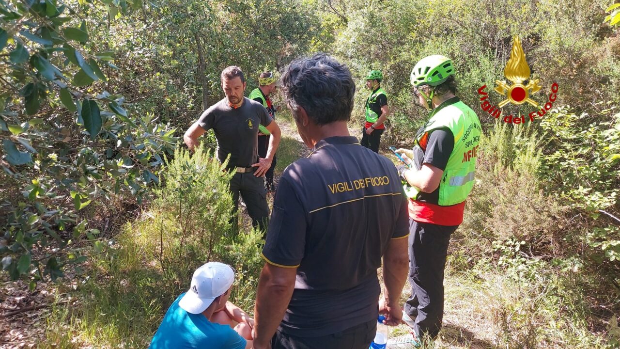 I Vigili del Fuoco soccorrono un escursionista nei pressi di Moneglia
