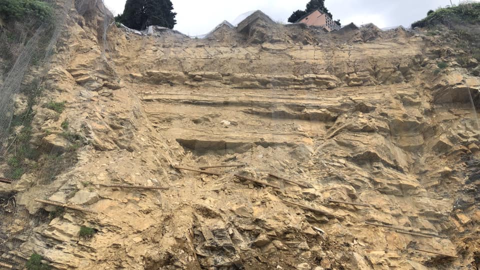 Crollo cimitero, sopralluogo via mare alla falesia