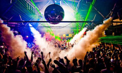 Da lunedì tutta l’Italia in zona bianca, le discoteche aperte con il green pass