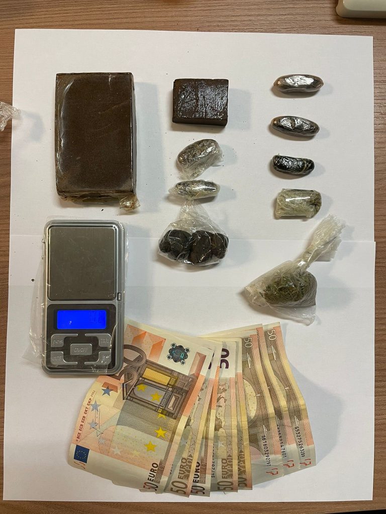 Giunge all’ospedale con 120 grammi di hashish, dopo perquisizione a casa arrestato 60enne di Chiavari