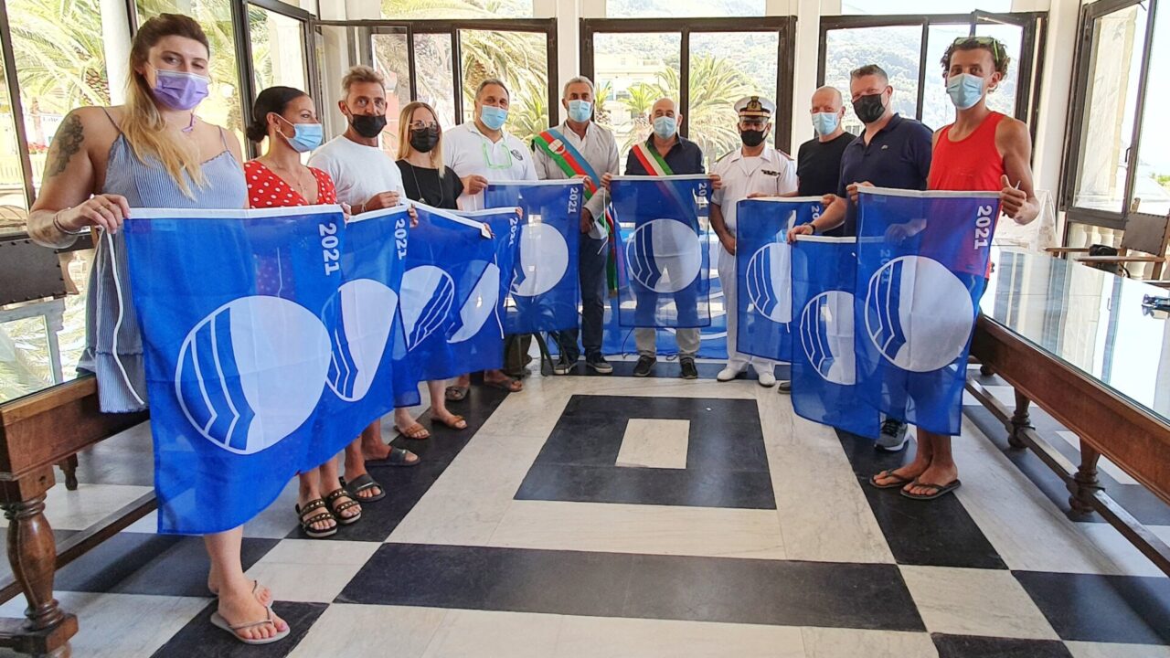 Moneglia, consegnate le Bandiere Blu: è record nazionale
