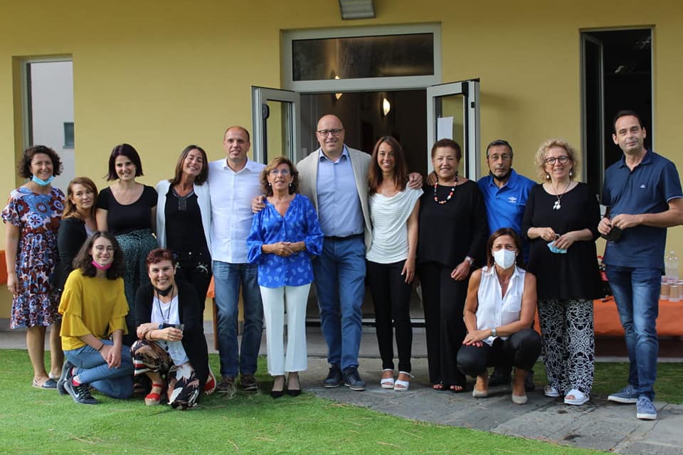 Festa per la maestra Rosanna Bo, in pensione dopo una vita dedicata ai più piccoli