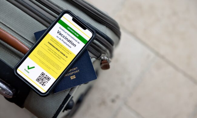 Vendeva falsi certificati Covid per imbarcarsi, denunciato vigilante del terminal traghetti