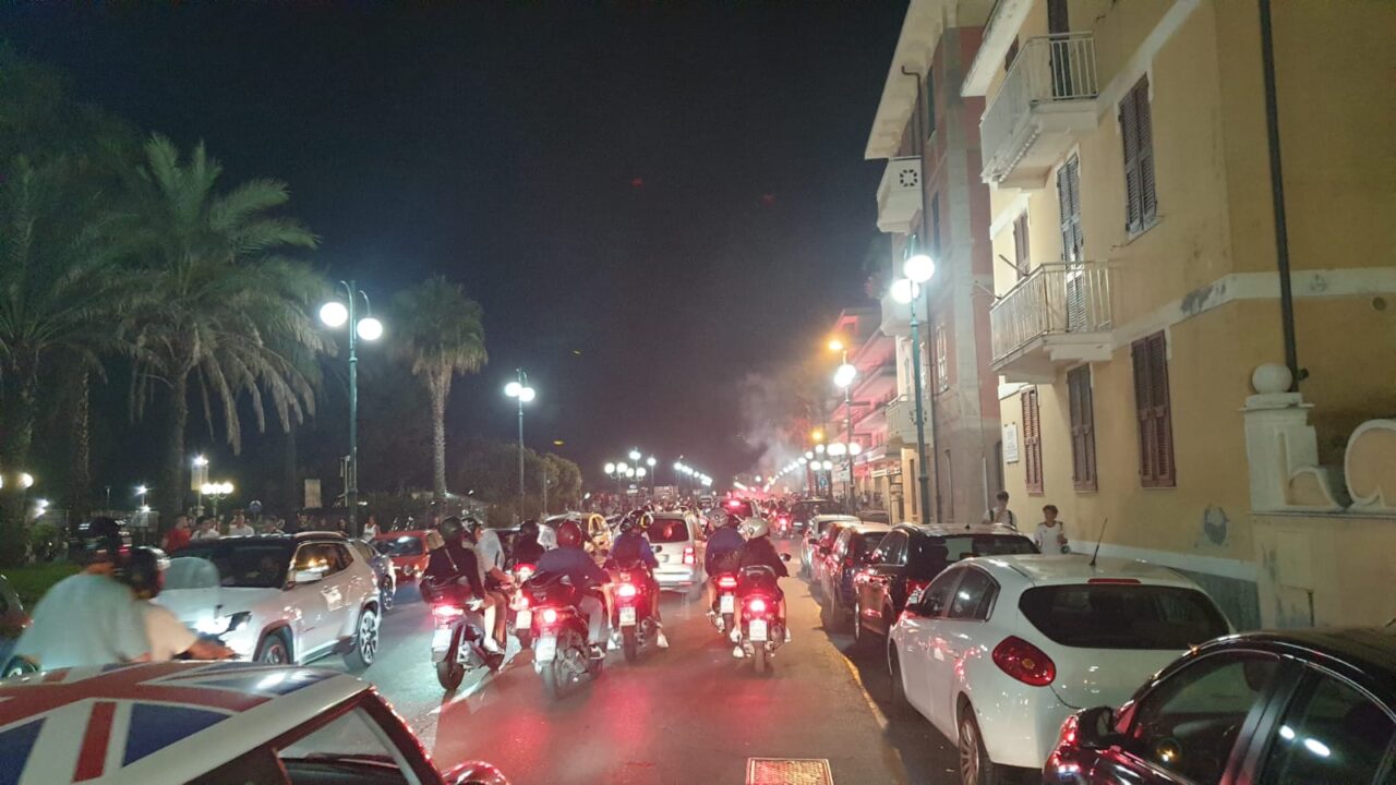 Caroselli sul lungomare per la vittoria dell’Italia agli Europei