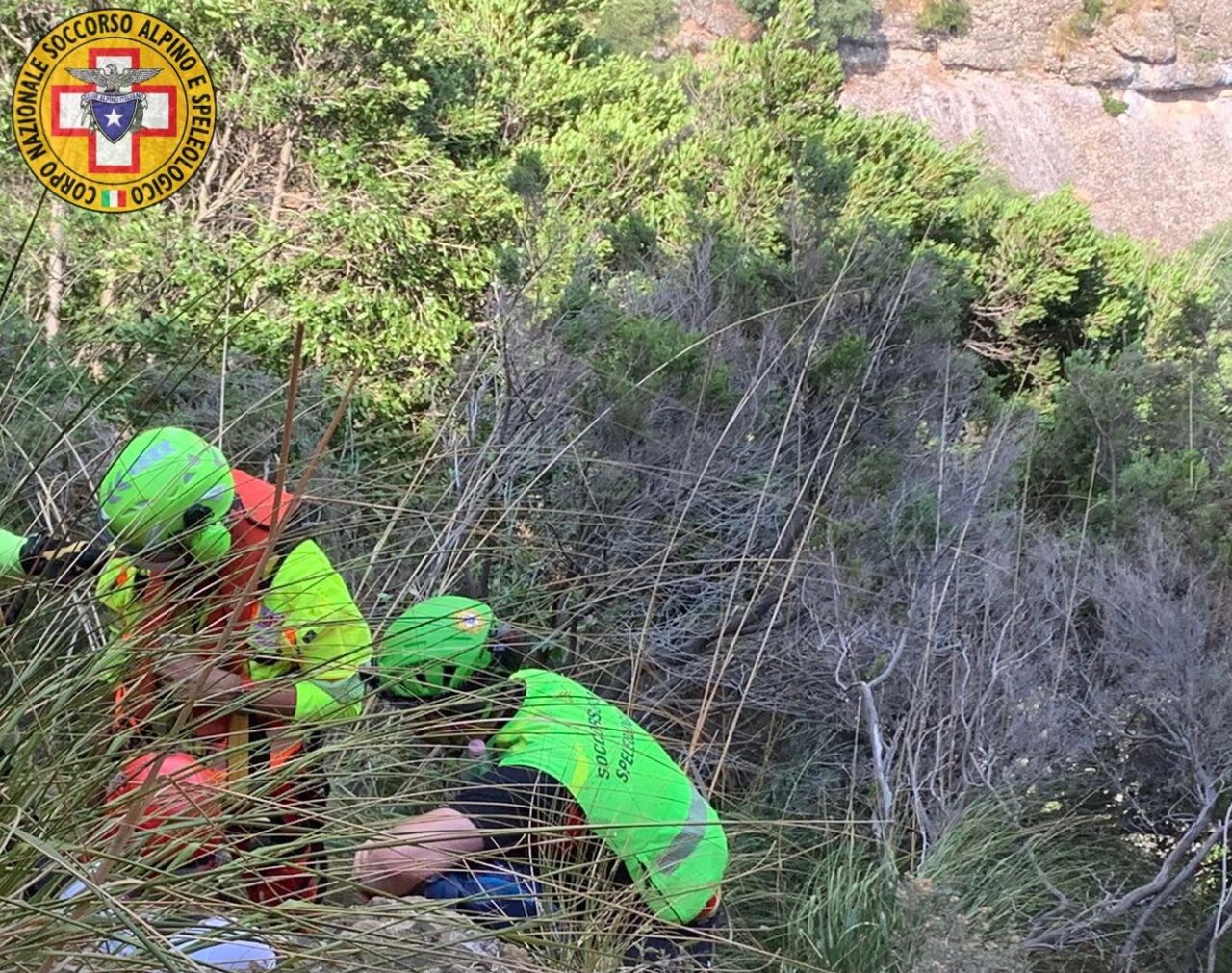 Si infortuna alla caviglia, interviene il Soccorso Alpino