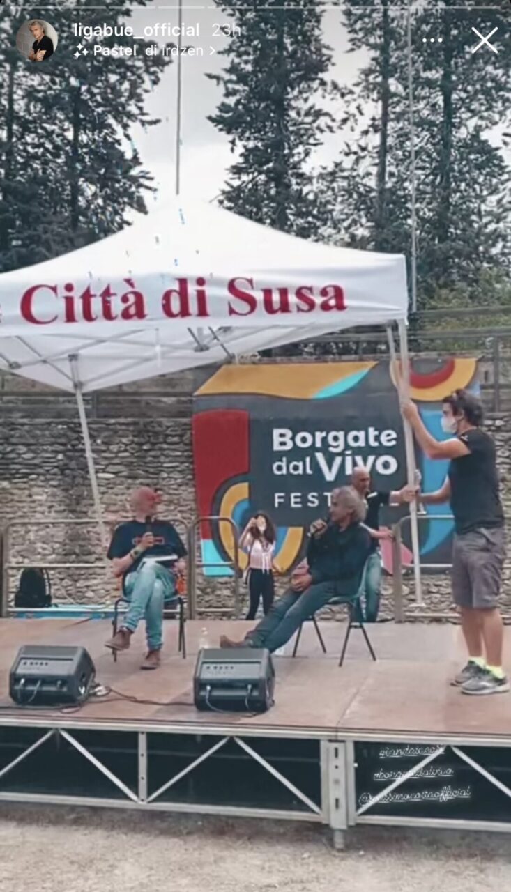Il “Liga” ieri a Susa: firma autografi e rifiuta il gazebo per coprirlo dalla pioggia