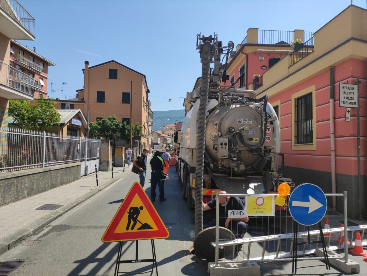 Canale primario di via Piacenza: continuano i lavori di pulizia