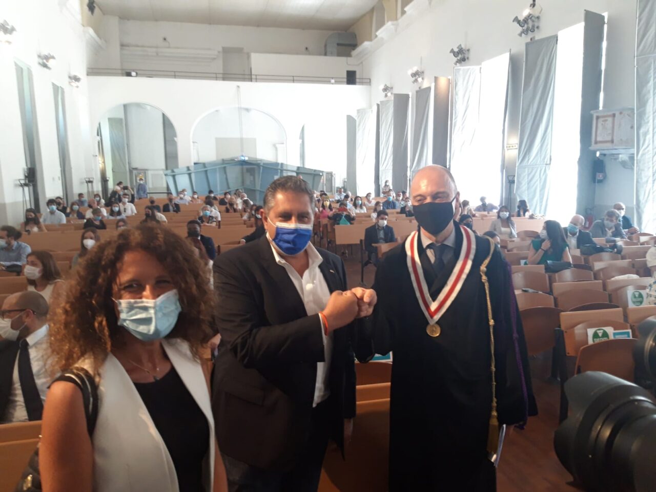 Toti consegna diplomi ai laureati on line di scienze politiche