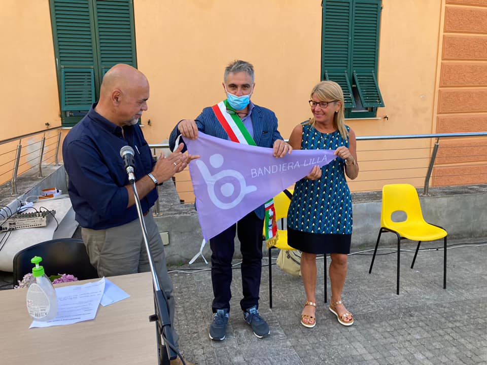 Consegnata al Comune di Camogli la Bandiera Lilla